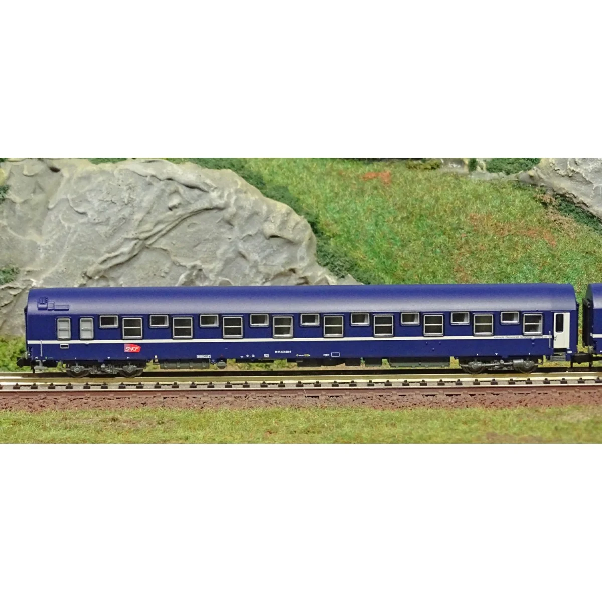 Arnold HN4343 Set of 2 T2 sleeping cars, blue livery with Carmillon...