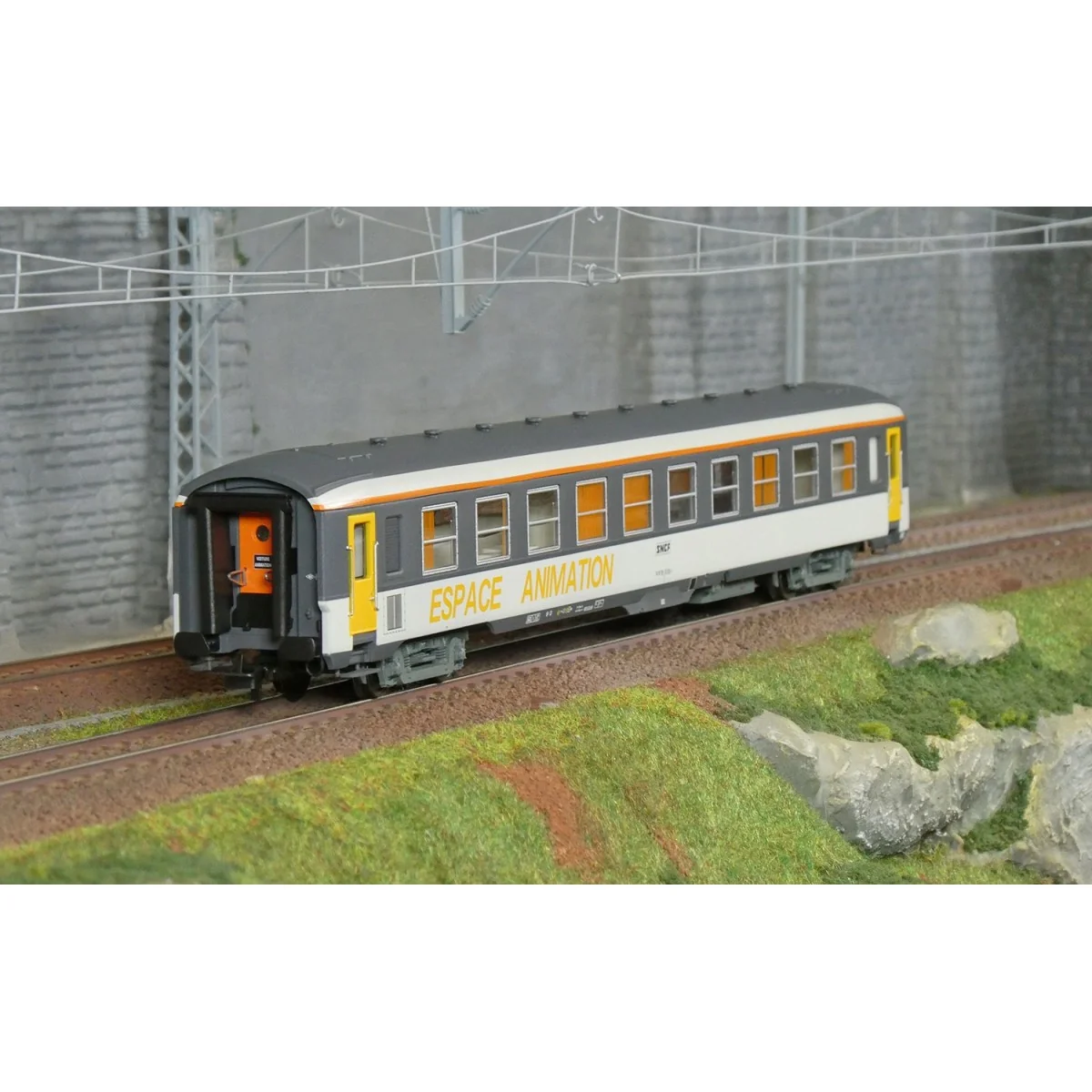 Voiture DEV AO « Espace Animation » SNCF époque IV - Jouef HJ4215 HO 1/87 Voiture DEV AO « Espace Animation » SNCF époque IV - Jouef HJ4215 HO 1/87
