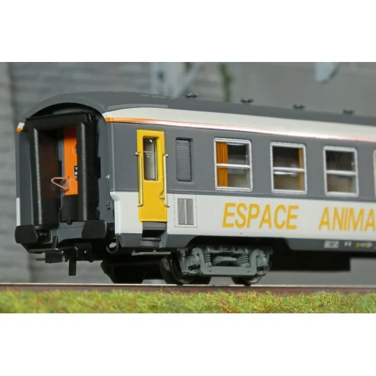 Voiture DEV AO « Espace Animation » SNCF époque IV - Jouef HJ4215 HO 1/87 HJ4215-Coffret 3 voitures Sud Express CIWL et DEV Inox courtes SNCF époque III-IV n°1/2 - Jouef HJ4213 HO 1/87