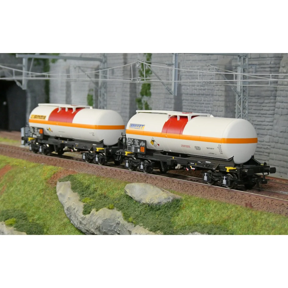 2-Piece Set of Chlorine Tank Wagons MISA/Millet and VTG/Simotra Epoch VI -