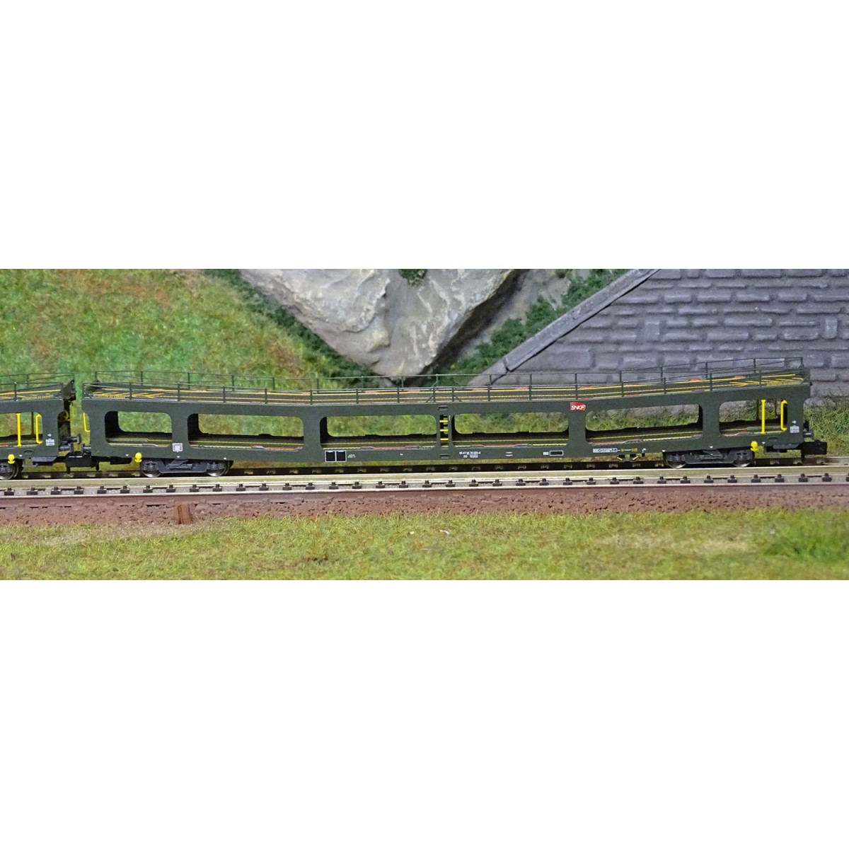 Arnold HN4348 Set of 2 car transporters, DD DEV 66, green livery, c...