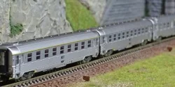Arnold HN4338 Set de 3 voitures voyageurs DEV Inox, A9/A5/B10, logo encadré, échelle N Arnold HN4338 - 1