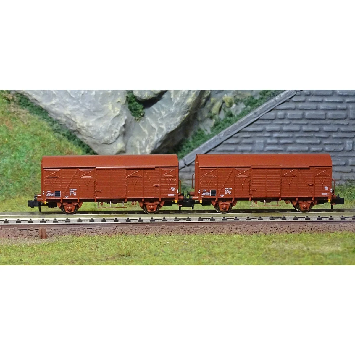 Arnold HN6515 Set of 2 covered wagons with axles, type G4, SNCF, N ...
