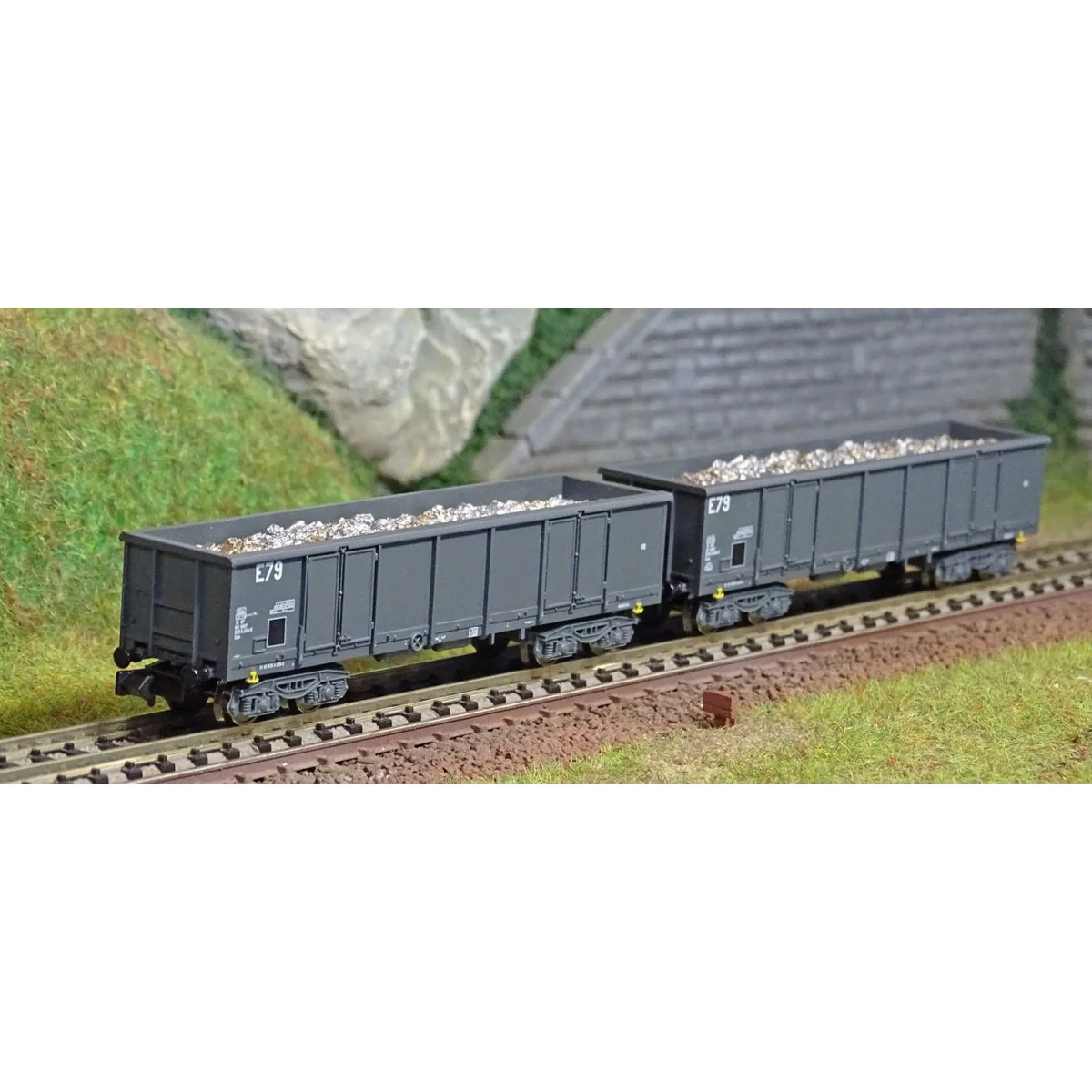 Arnold HN6535 Set of 2 tipper wagons, grey livery, E79, SNCF, N sca...