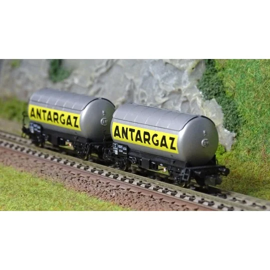 HN6478-Arnold HN6478 Set of 2 two-axle gas tank wagons, silver livery, SNCF, ANTARGAZ, N scale