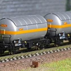 Arnold HN6479 Set of 2 two-axle gas tank wagons, silver livery, SNC...