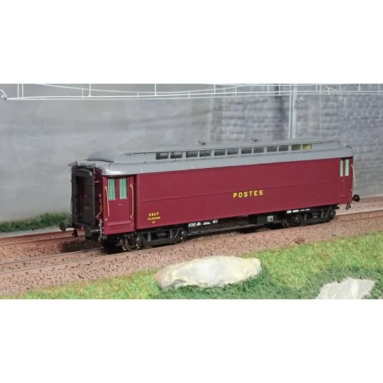 VB-253-Ree Modeles VB253 OCEM 16m Light Postal Car, PEZ brown PTT, grey roof, black chassis, SNCF