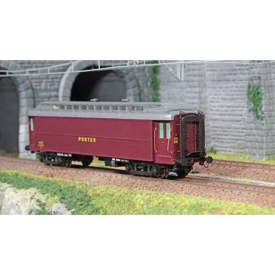 VB-253-Ree Modeles VB253 OCEM 16m Light Postal Car, PEZ brown PTT, grey roof, black chassis, SNCF