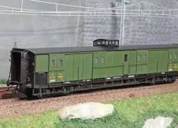 Ree Modeles VB357 Bogie van, green 306, lookout post, black roof an...