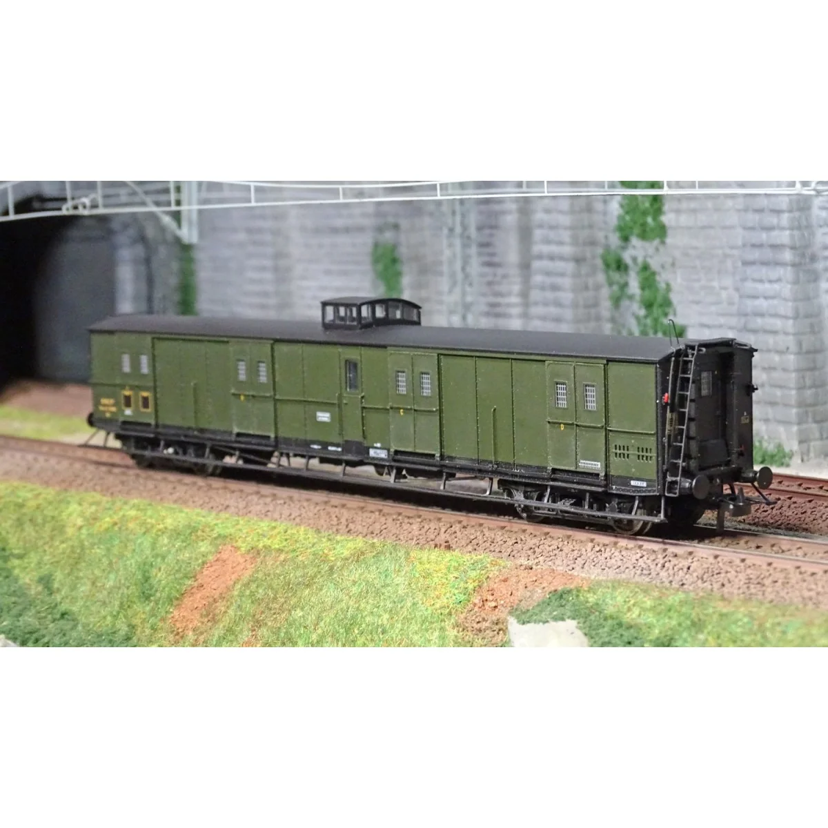 Ree Modeles VB358 Bogie van, ex-PLM, green 306, lookout post, black...