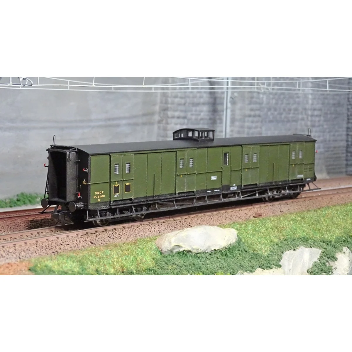 Ree Modeles VB358 Bogie van, ex-PLM, green 306, lookout post, black...
