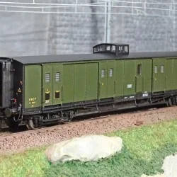 Ree Modeles VB359 Fourgon à bogies, ex-PLM, vert 306, vigie, toit et bouts noirs, petits marchepieds, SNCF Ree Modeles VB-359 - 