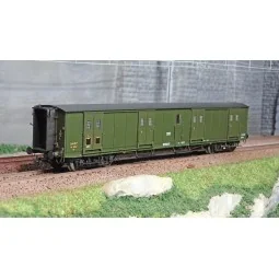 Ree Modeles VB360 Bogie Van, ex-PLM, green 306, black roof and ends...