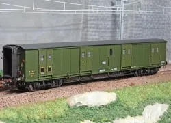 Ree Modeles VB361 Bogie van, ex-PLM, green 306, black roof and ends...