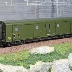 Ree Modeles VB363 Fourgon à bogies, ex-PLM, métallisé, vert 306, SNCF, feux fonctionnels Ree Modeles VB-363 - 1