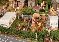 Faller 180495 Two allotment gardens with caravan