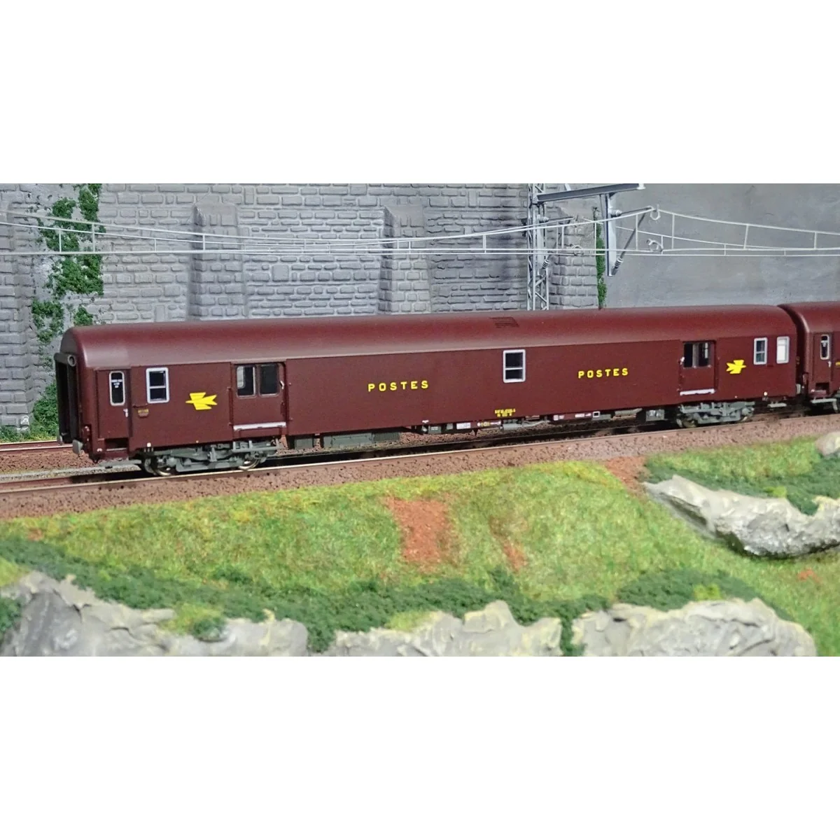 LS Models 40421 Set of 3 UIC Postal Cars, Brown PTT, PA UIC + PA UI...