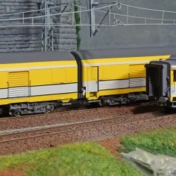 LS Models 40425 Set de 3 voitures Postales UIC, jaune PTT, PE UIC + PE UIC + Pez OCEM Ls models Lsm_40425 - 1