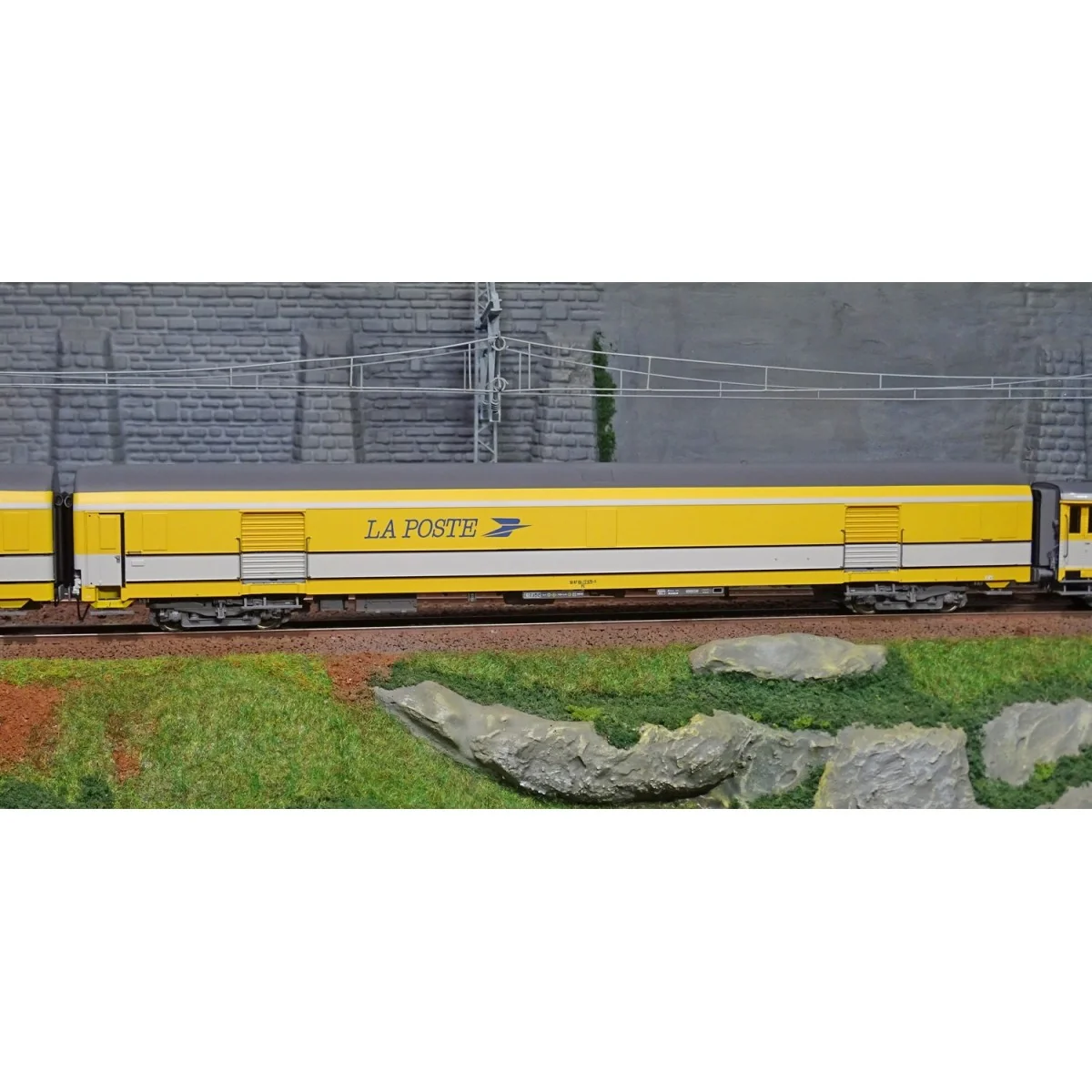 LS Models 40425 Set of 3 UIC postal cars, yellow PTT, PE UIC + PE U...