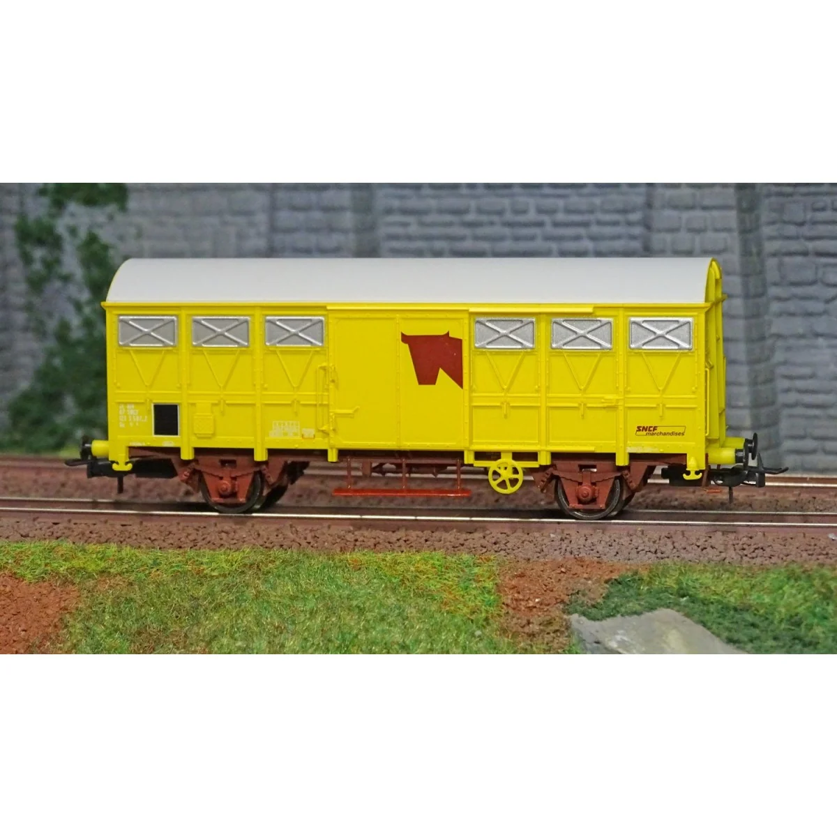 Jouef HJ6189 Covered wagons with axles, type Gs, SNCF, yellow, live...