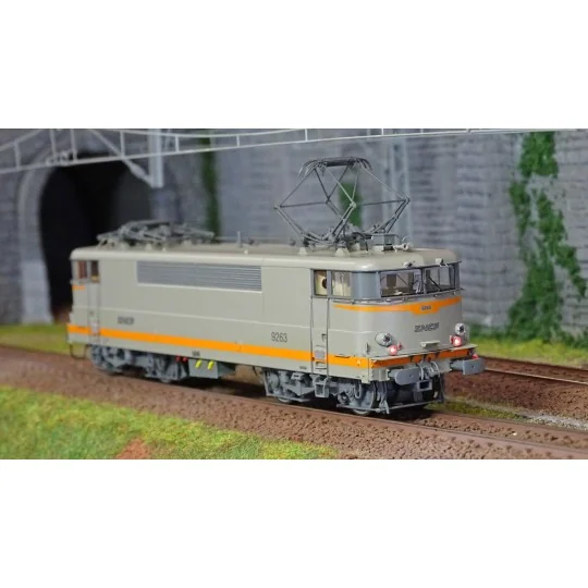 MB-085.S-Ree Modeles MB085.S BB 9263 electric locomotive, Concrete, noodle logo, Chamois stripe, Paris-SO, sound, motorized pantographs