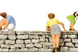 Preiser 10615 Figures, on the wall