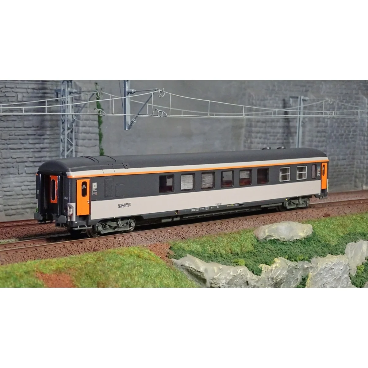 LS Models 40341 Vru-Sru Club 34 Passenger Car, Corail, Noodle Logo,...