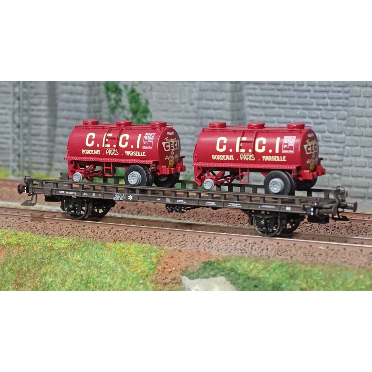 Ree models WB614 UFR Biporteur brown wagon, round tank trailers THI...