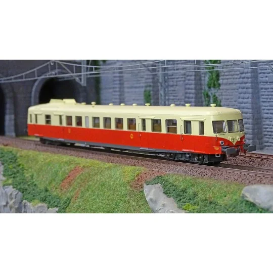 MB-161-Ree Modeles MB161 X 2828 railcar, original version, red and cream, Lyon-Vaise, SNCF