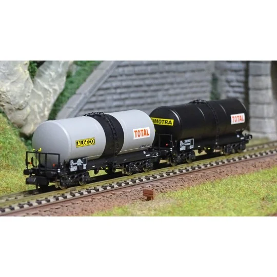 NW-226-REE Modeles NW226 Set of 2 ANF tank wagons, Petroleum Product Transport, SNCF, ALGECO / TOTAL, N- 1/160