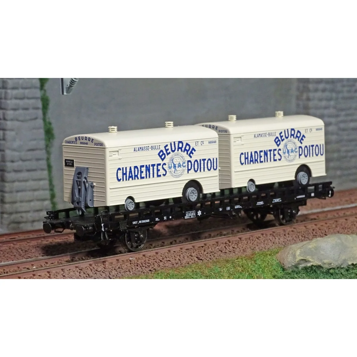 Ree models WB637 UFR Biporteur HR brown wagon, refrigerated trailer...