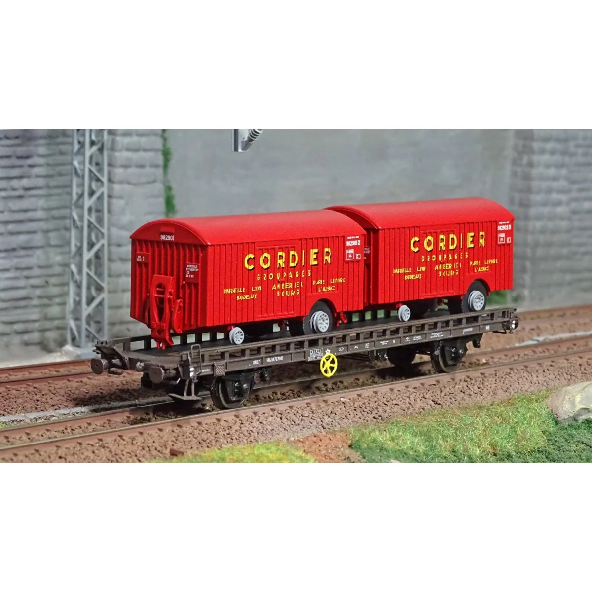 Ree models WB638 UFR Biporteur Wagon with screw brake HRv brown, CO...