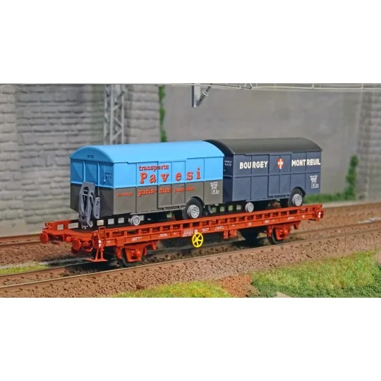 WB-642-Ree models WB642 UFR Biporteur Wagon, screw brake, UIC Red, PAVESI + BOURGEY-MONTREUIL box trailers