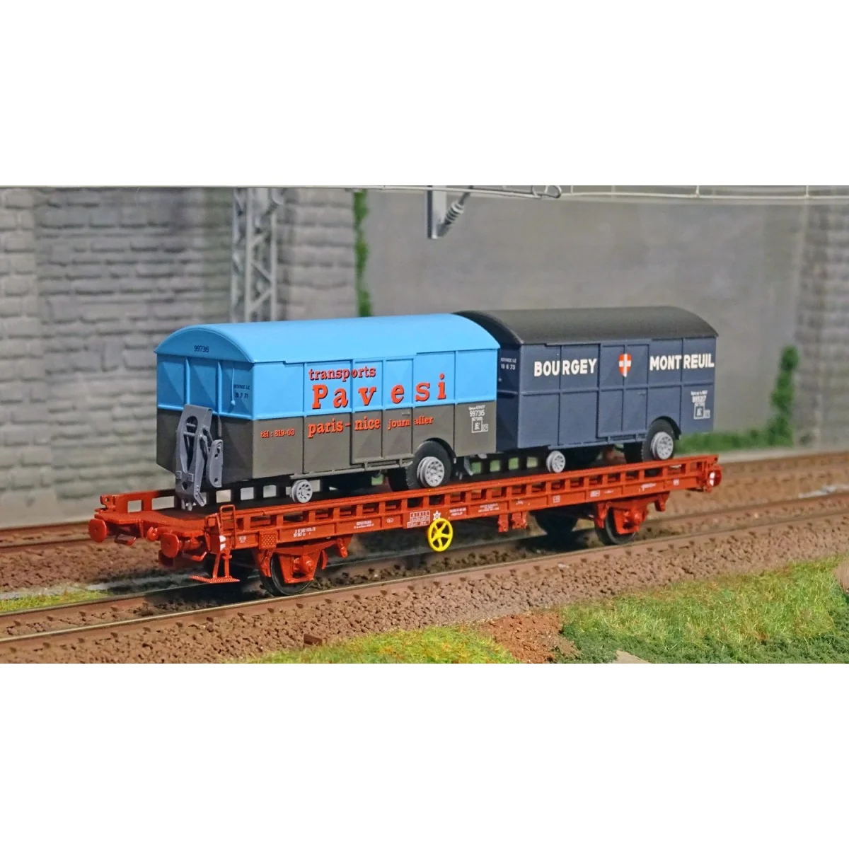 Ree models WB642 UFR Biporteur Wagon, screw brake, UIC Red, PAVESI ...