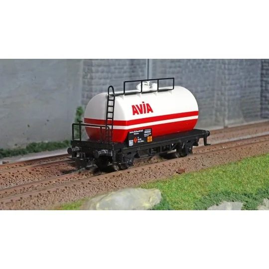 Marklin_44404-Marklin 44404 Tank wagon for transporting mineral oil, AVIA, Start up