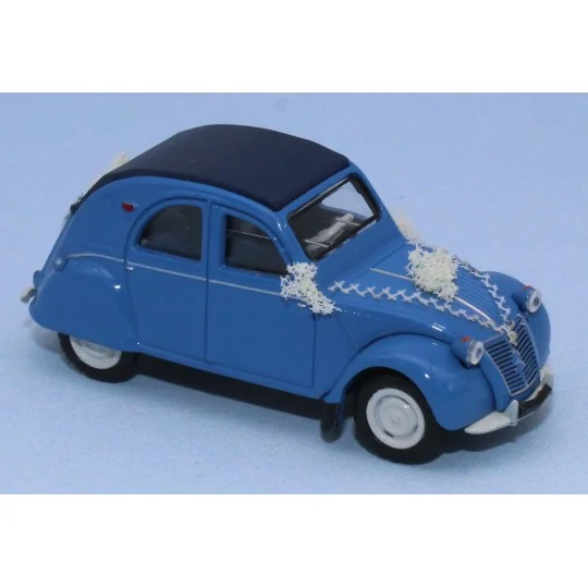SAI 6025 Citroën 2 CV 1958, AZLP 1958, glacier blue, top closed, "w... Sai_6025-SAI 6025 Citroën 2 CV 1958, AZLP 1958, glacier blue, top closed, "wedding car with flowers"