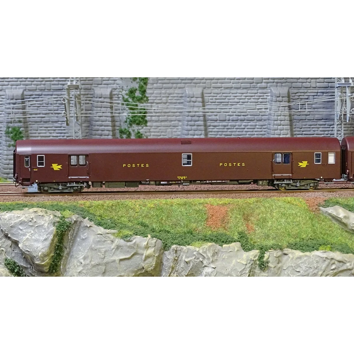 LS Models 40443 Set of 2 UIC Postal Cars, Brown PTT, PA UIC + PA UI...