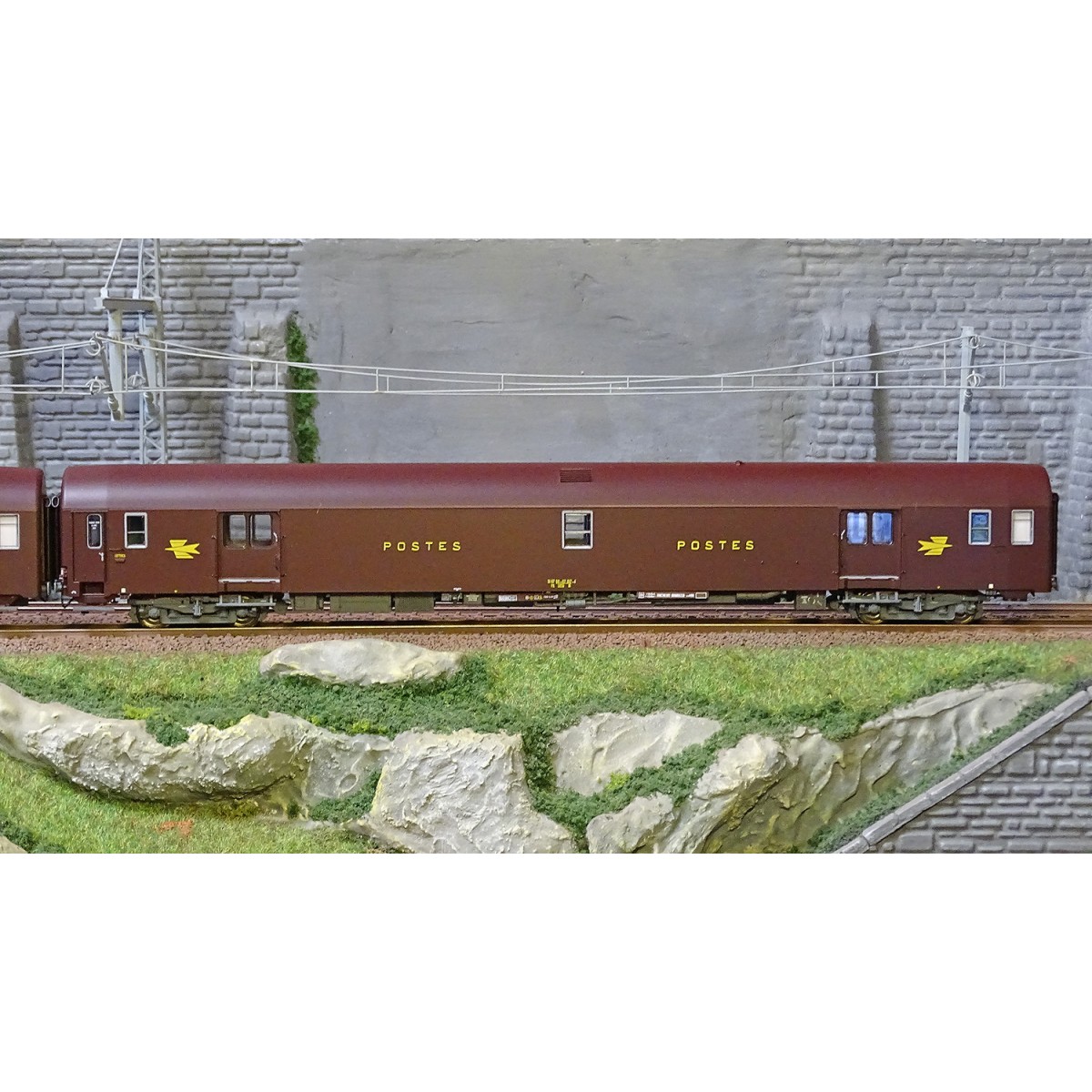 LS Models 40443 Set of 2 UIC Postal Cars, Brown PTT, PA UIC + PA UI...