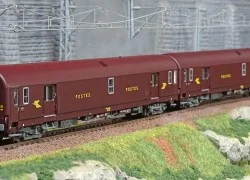 LS Models 40444 Set of 2 UIC Postal Cars, Brown PTT, PA UIC + PA UI...