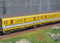 LS Models 40445 Set of 2 UIC postal coaches, yellow/white, grey roo...