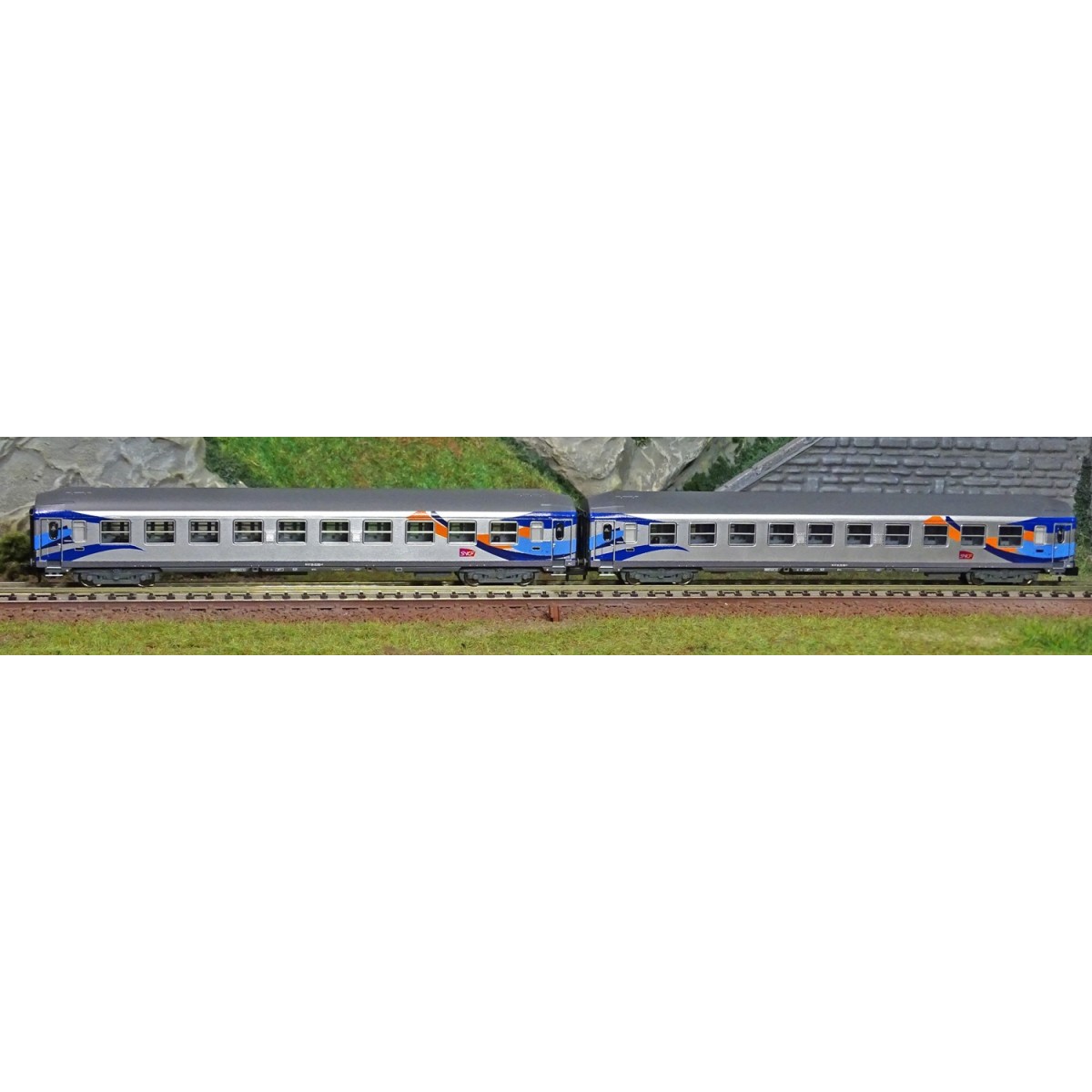 MiniTrix 18211 Set of 2 "Cruise" long-distance passenger cars, SNCF...