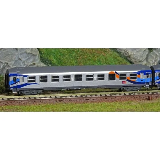 Trix_18211-MiniTrix 18211 Set of 2 "Cruise" long-distance passenger cars, SNCF, N scale