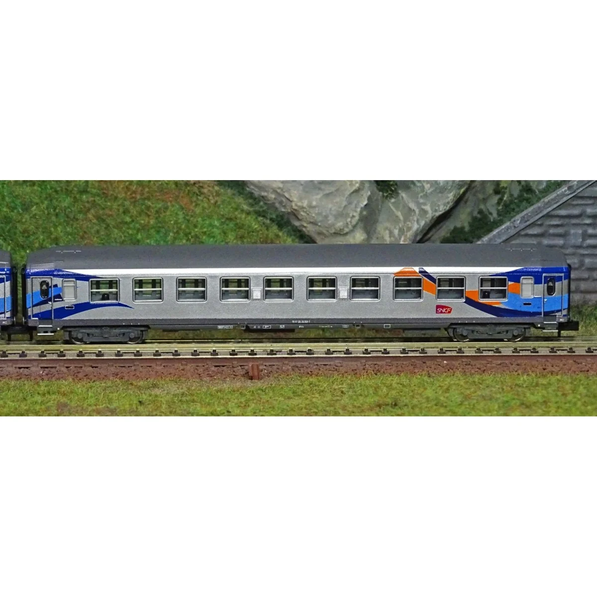 MiniTrix 18211 Set of 2 "Cruise" long-distance passenger cars, SNCF...