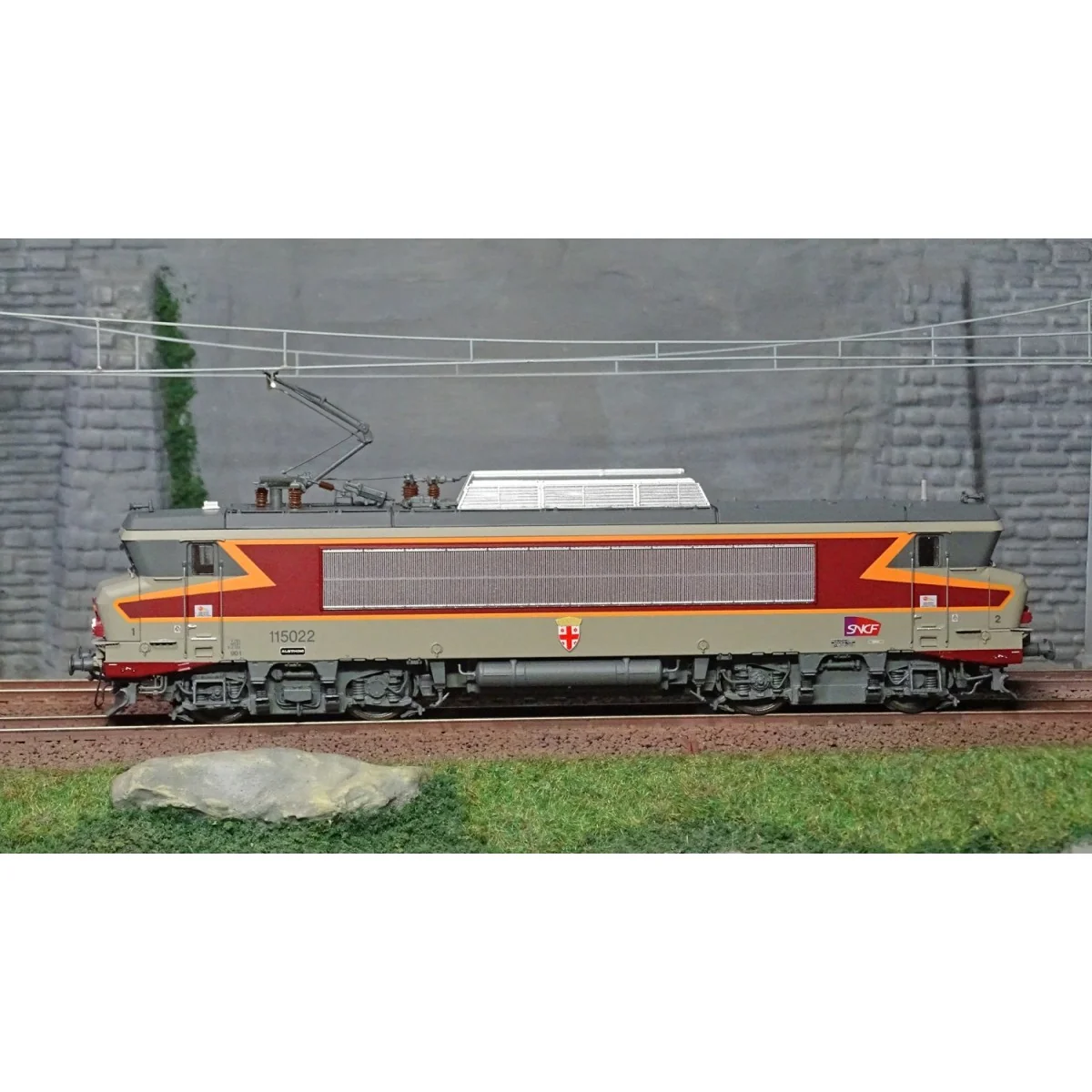 LS Models 10489S BB 15022 Electric Locomotive, SNCF, Arzens Livery,...