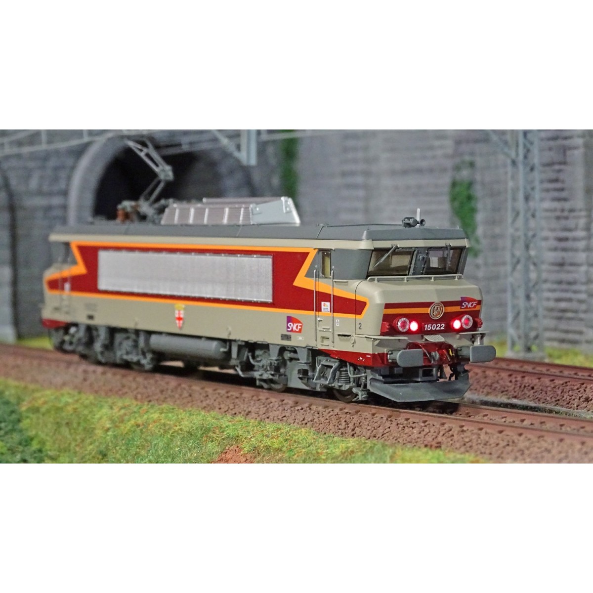 LS Models 10489S BB 15022 Electric Locomotive, SNCF, Arzens Livery,...