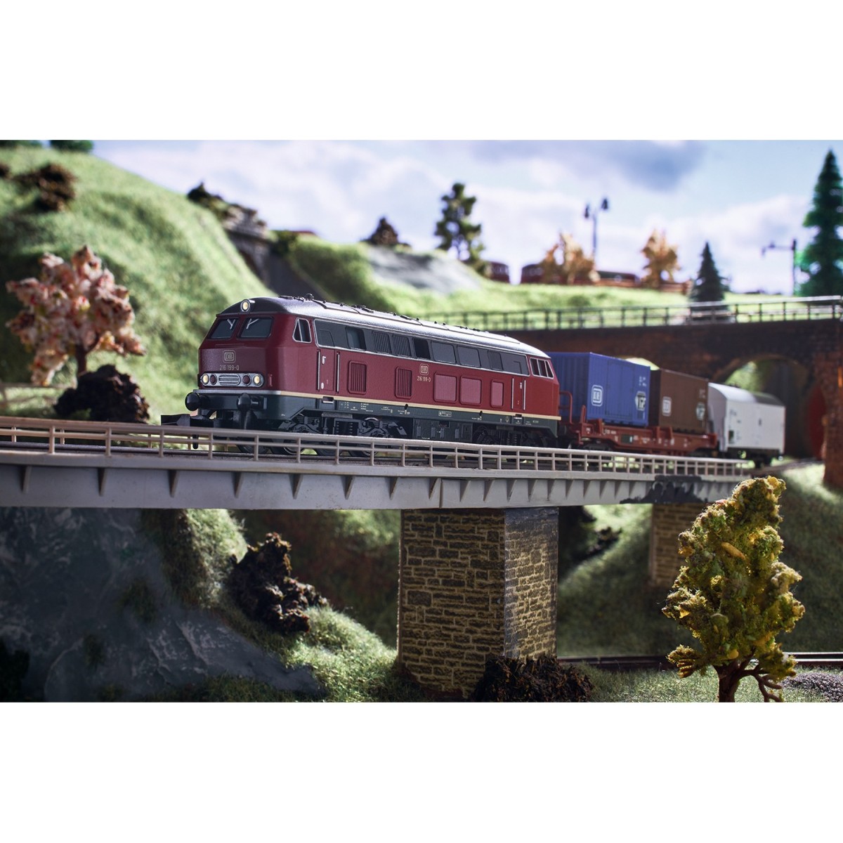 MiniTrix 11146 Starter Set, DB Class 216 Diesel Freight Train, N Sc...