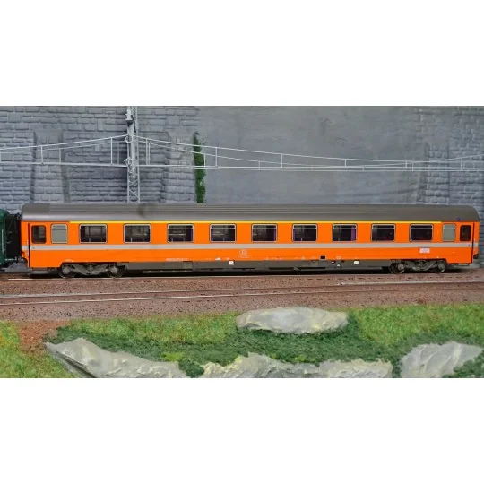 Models Word 1601 Set of 8 Cologne-Ostend Carriages E318 (1978) SNCB... MW_1601-Models Word 1601 Set of 8 Cologne-Ostend Carriages E318 (1978) SNCB - NMBS