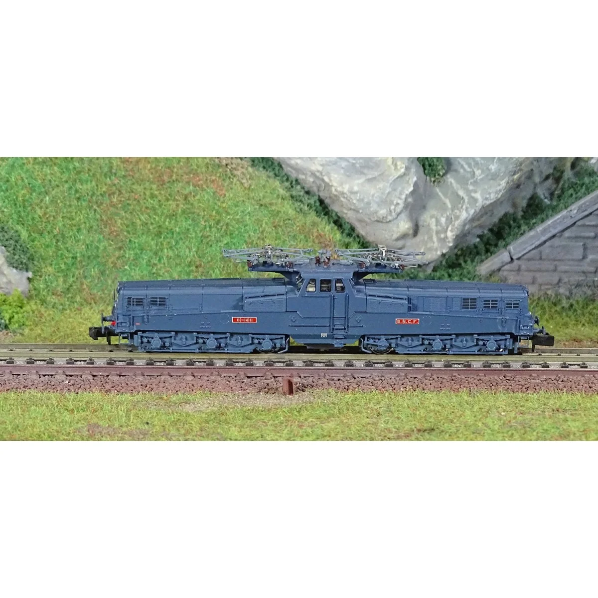 Arnold HN2549S Locomotive électrique CC 14111, 4 phares, SNCF, livrée bleue, ép. III, sonore Arnold HN2549S - 2