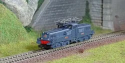 Arnold HN2549 Locomotive électrique CC 14111, 4 phares, SNCF, livrée bleue, ép. III Arnold HN2549 - 1