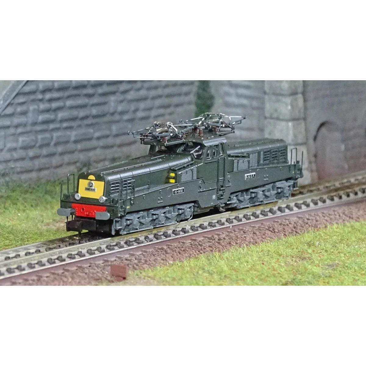Arnold HN2550 CC 14132 electric locomotive, 2 headlights, SNCF, gre...